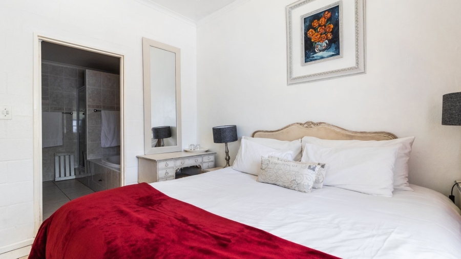8 Bedroom Property for Sale in Country Club Western Cape